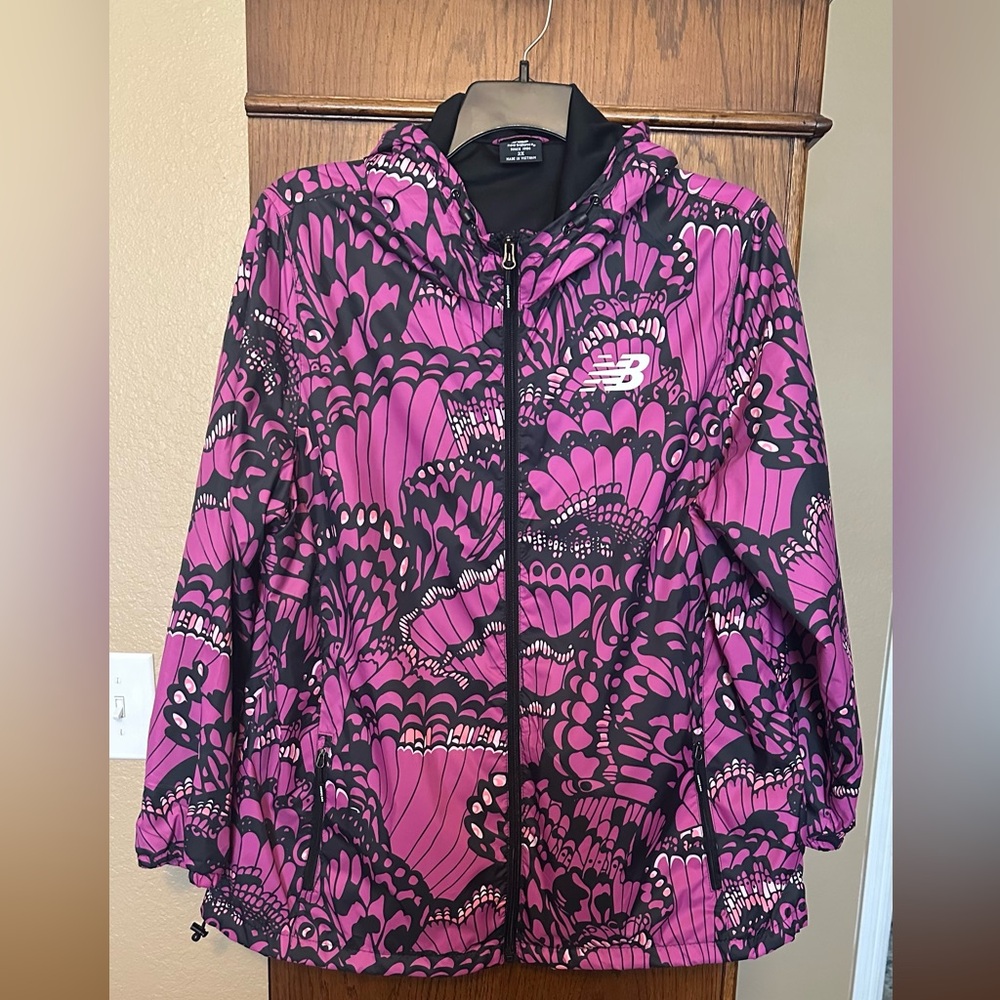 New Balance Women's Magenta & Black Patterned Hooded Windbreaker